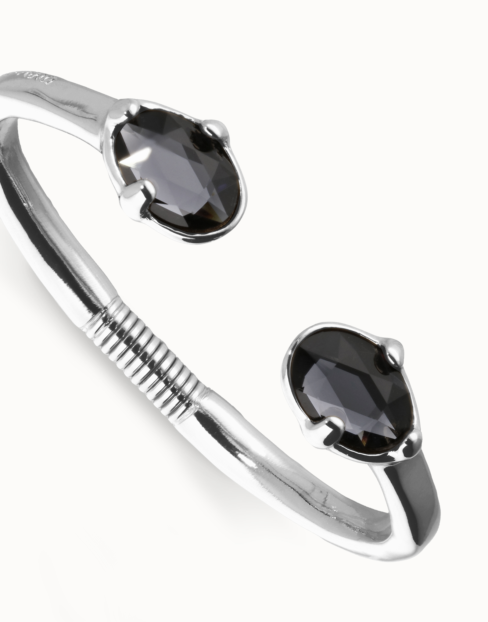 Pulsera rígida bañada en plata con dos cristales facetados ovalados negros, Plateado, large thumbnail